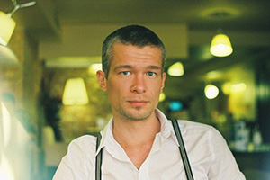 Режиссер А. Маликов